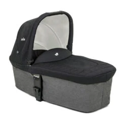 Joie Pack Trio Poussette Chrome Shale + Siège Auto I-gemm 3 Shale + Nacelle Chrome Shale 22 Joie Pack Trio Poussette Chrome Shale + Siège Auto I-gemm 3 Shale + Nacelle Chrome Shale -Joie ji041242444 3